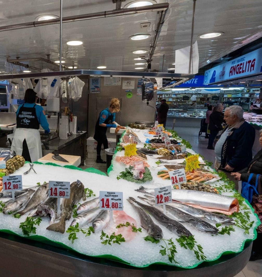 Peixos Alejandro pescaderia en mercado